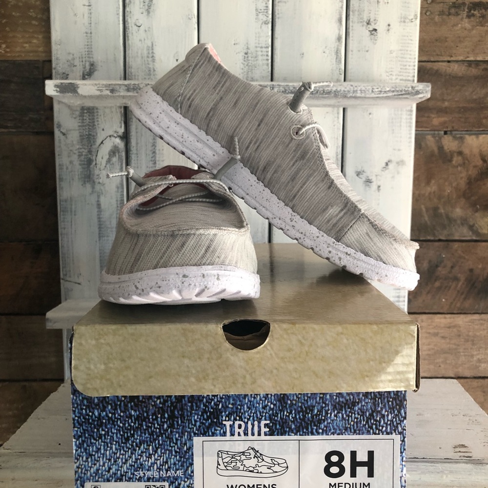 True Craft size 8 Grey Heather Diamond slip on shoe.